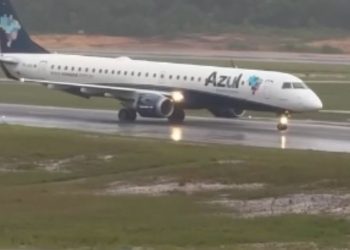 Vídeo: Colisão com pássaros força pouso de emergência de avião da Azul em Manaus