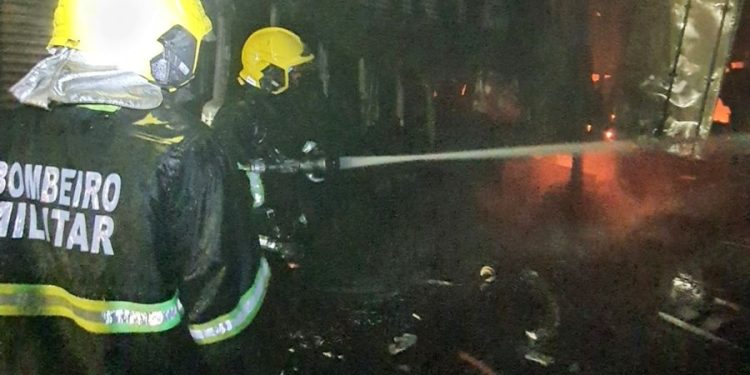 Incêndio em fábrica da Zona Leste de Manaus é controlado em 40 minutos