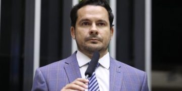 Capitão Alberto Neto cobra governo Lula após relatório apontar Manaus como epicentro do crime na Amazônia