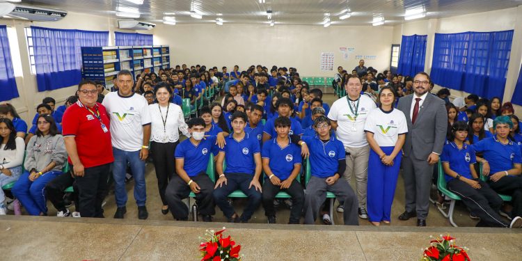 TRE-AM leva projeto “Eleitor do Futuro” a estudantes de Iranduba e inicia rodada de conscientização para jovens no interior
