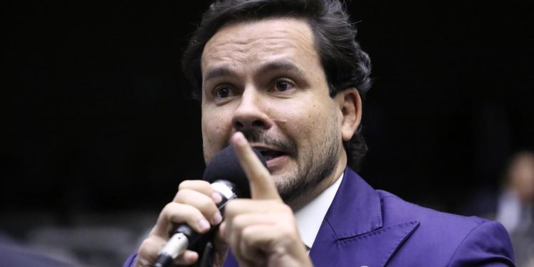Capitão Alberto Neto endurece lei e fecha brecha que beneficiava p2dóf1los no sistema penal