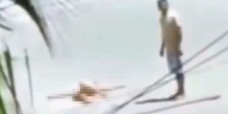 Vídeo: mulher se esfaquei@ na rua para incriminar o marido, mas se lasca sozinha