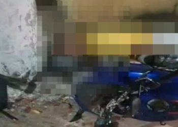 Motociclista de app atr0pela pedestre, atinge carro e m0rre no chão em Manaus