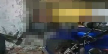 Motociclista de app atr0pela pedestre, atinge carro e m0rre no chão em Manaus