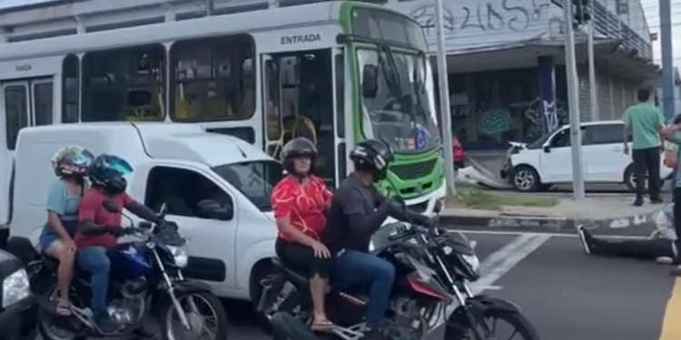 Vídeo: Batida na Constantino Nery termina com motorista atr0pelado após tentar se m@t@r