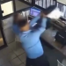 Vídeo: Discussã0 sobre entrada e saída termina com homem dando ‘capac3tadas’ na colega em condomínio