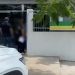 Padrasto tentava ‘brechar’ enteada de 14 anos no banheiro e ofereceu R$ 1 mil para ter relação com ela