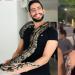 Cobra vista ‘passeando’ com tutor na Ponta Negra se chama ‘Bernardo’ e faz sucesso nas redes sociais; veja