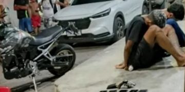 Dupla que fez vários r0ub0s na noite no Centro de Manaus é pr3sa com vários objetos pela Rocam