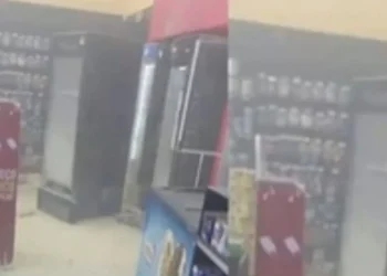 Explosão de freezer durante manutenção deixa trabalhador grav3mente qu3imado em drogaria de Manaus