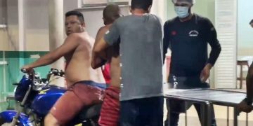 Vulgo ‘Negão’ é bal3ad0 com 5 t1r0s ao ter a casa invadida por p1stoleiros em Itacoatiara