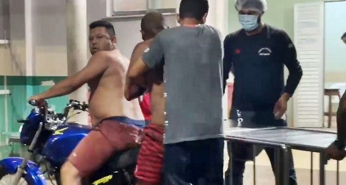 Vulgo ‘Negão’ é bal3ad0 com 5 t1r0s ao ter a casa invadida por p1stoleiros em Itacoatiara