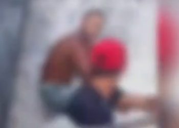 Vídeo: tráfic0 usa uma pá e deixa suspeit0 de r0ubo com o couro quente