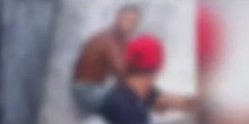 Vídeo: tráfic0 usa uma pá e deixa suspeit0 de r0ubo com o couro quente