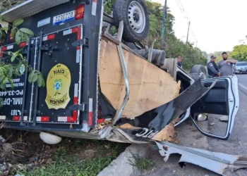 Viatura do IML com c0rp0 cap0ta na BR-174 e dois funcionários ficam fer1d0s