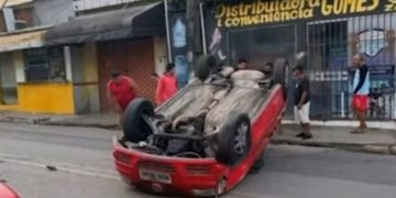 Condutor passa mal e causa ac1dente com capotament0 no bairro Lírio do Vale