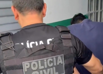 Mulher que tinha ‘t@ra’ em ver a filha de 5 anos ser e$tuprada é pr3sa junto com o marido em Manaus