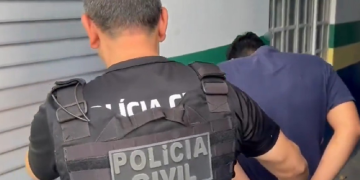 Mulher que tinha ‘t@ra’ em ver a filha de 5 anos ser e$tuprada é pr3sa junto com o marido em Manaus