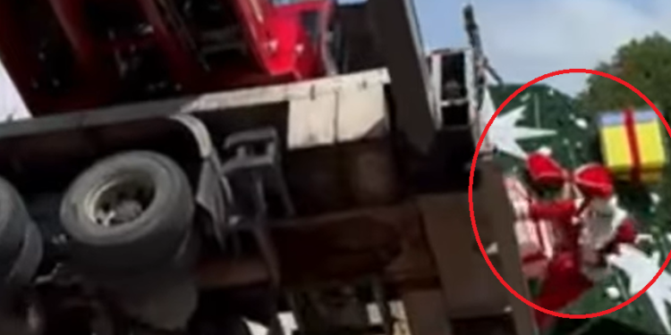 Vídeo: Papai Noel teve que se j0gar de guindaste durante montagem de árvore de Natal no Centro de Manaus