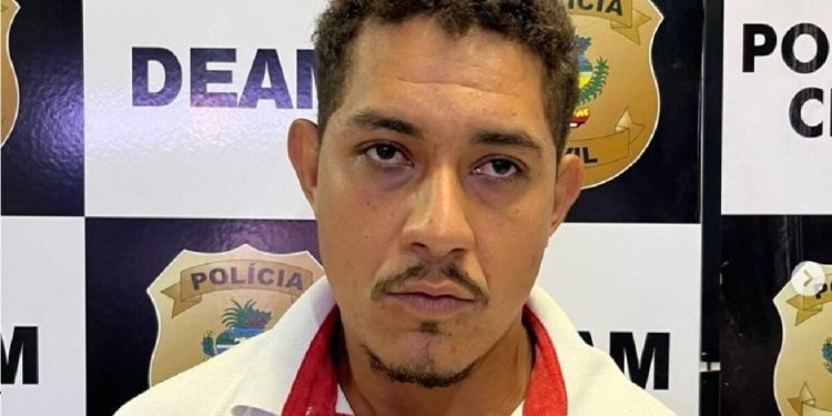 Idosa tem a casa invadida enquanto limpava a calçada e é ab*sada por mais de 1 hora