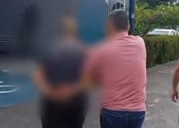 Americana fica em cárc3re privad0 pelo ex-namorado lutador e acaba tendo o bebê em casa em Manaus