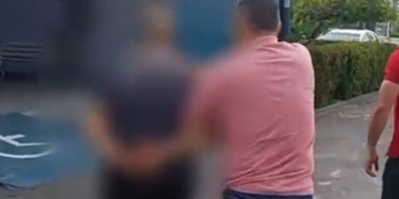 Americana fica em cárc3re privad0 pelo ex-namorado lutador e acaba tendo o bebê em casa em Manaus