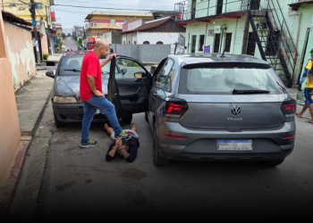 Policiais civis são recebidos a t1r0s durante operação na Zona Norte de Manaus