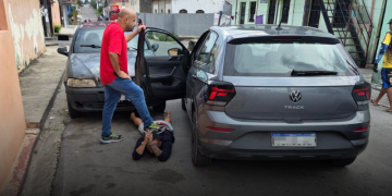 Policiais civis são recebidos a t1r0s durante operação na Zona Norte de Manaus