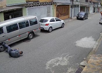 Vídeo: policial militar dá 15 tir0s em suspeit0 de roub0 que m0rre no meio da rua  