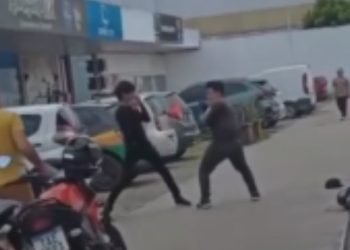 Vídeo: Brig4 entre dois entregadores causa tumulto em posto na zona norte de Manaus