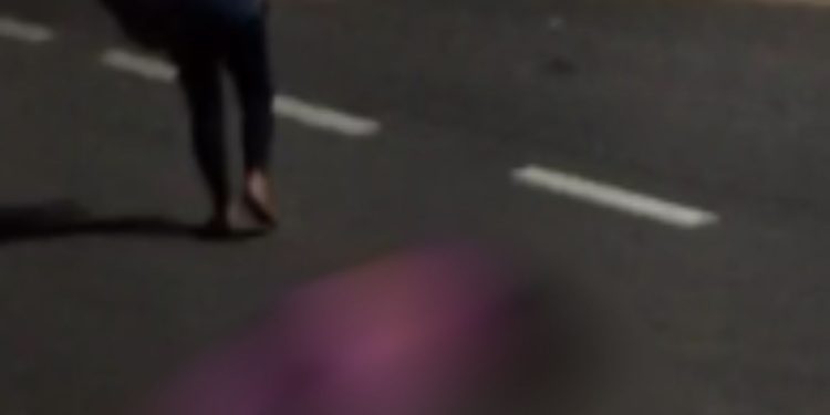 Na AM-070, mulher tenta atravessar e acaba m0rt4 atr0pel4da por carro