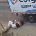 Queda de mãe com filho por pouco não termina em atr0pel4ment0 por caminhão; vídeo
