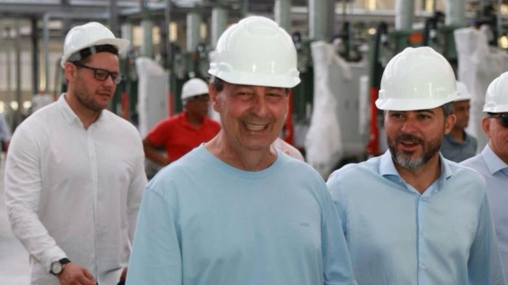 Omar Aziz visita instalações de nova fábrica que deve gerar mais de 1.200 empregos em Manaus