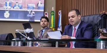 Presidente Roberto Cidade conduz aprovação de projetos que valorizam servidores públicos estaduais