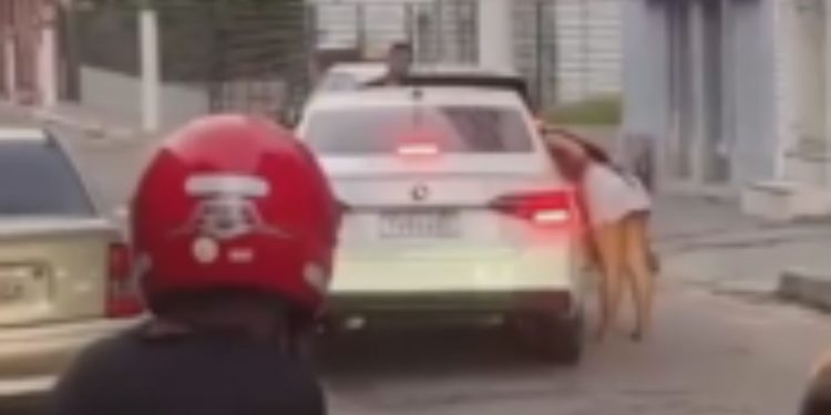 'Desceu o marido': Disputa por mulher vira tumulto na porta de casa noturna; vídeo