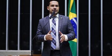 Capitão Alberto Neto lidera corrida pelo Senado com 39% das intenções de voto no AM