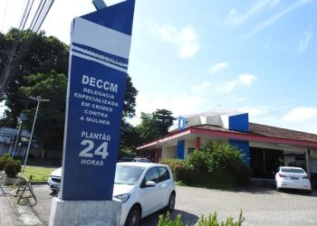 Esposa se defende do marido em Manaus e dá uma est0cada no peito dele