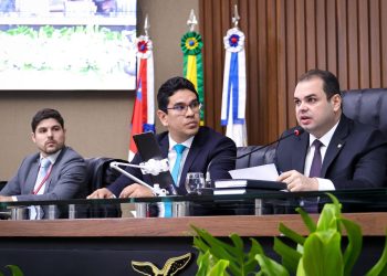 Presidente Roberto Cidade comanda votação que aprovou a LOA 2026, com orçamento superior a R$ 38 bilhões