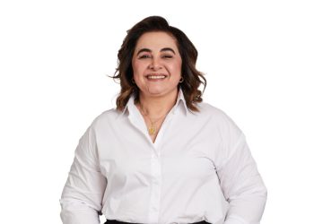 Professora Maria do Carmo ultrapassa David e empata com Omar na capital; prefeito tem maior rejeição registrada