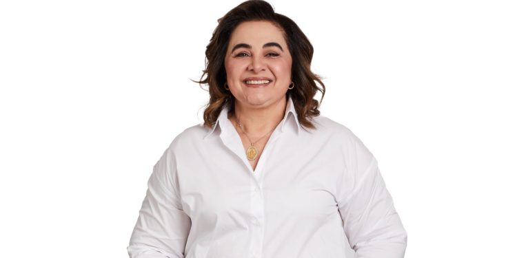 Professora Maria do Carmo ultrapassa David e empata com Omar na capital; prefeito tem maior rejeição registrada