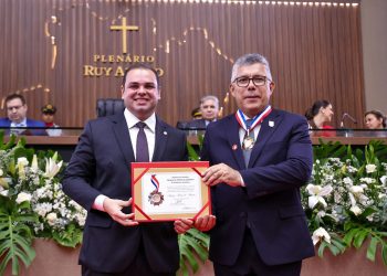 Sob comando do presidente Roberto Cidade, 26 personalidades recebem a Medalha da Ordem do Mérito Legislativo na Aleam
