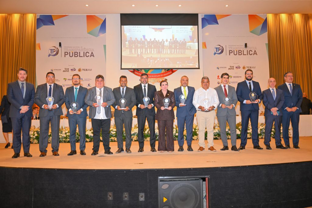 Presidente David Reis participa de solenidade do TCE-AM que oficializa entrega do Selo Prata à CMM