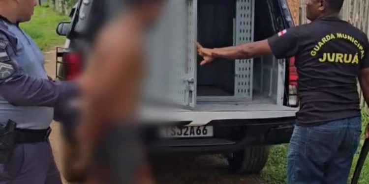 Filho invade a casa da própria mãe com terçad0 e vai pr3s0 no interior do Amazonas