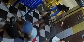 Vídeo: câmera flagra momento em que cliente é m0rto dento do bar