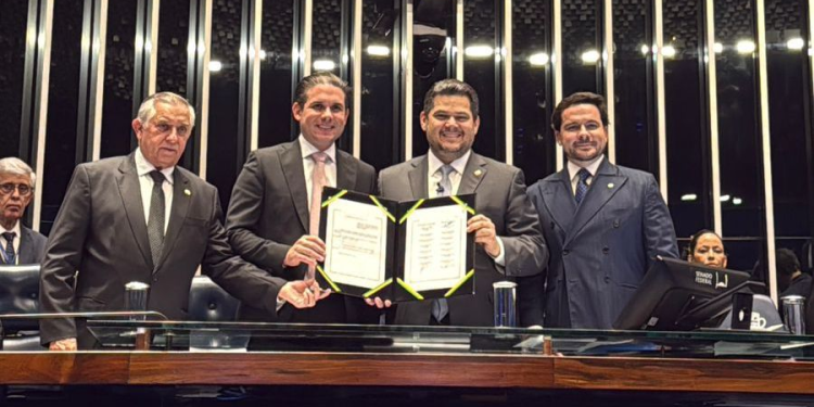 PEC 169 é promulgada no Senado e garante vitória histórica aos professores brasileiros