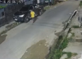 Vídeo: Câmeras de segurança filmam assalt0 a jovem por dupla em moto no bairro Colônia Santo Antônio