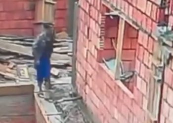 Vídeo: homem invade obra no Amazonas e “arreia o barro” na piscina em construção