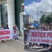 Vídeos: família de Benício Xavier protesta na porta da Santa Júlia e pede justiça