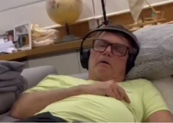 Eduardo divulga vídeo de Bolsonaro com soluço: ‘ele pode m0rrer’