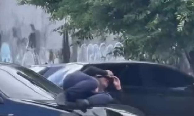 Vídeo: Ac1dent3 termina com condutor de moto sobre capota de automóvel em via de Manaus